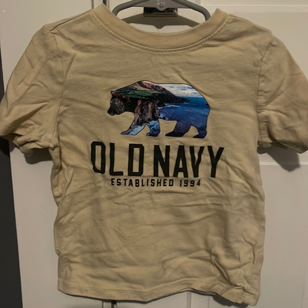 Old navy tee